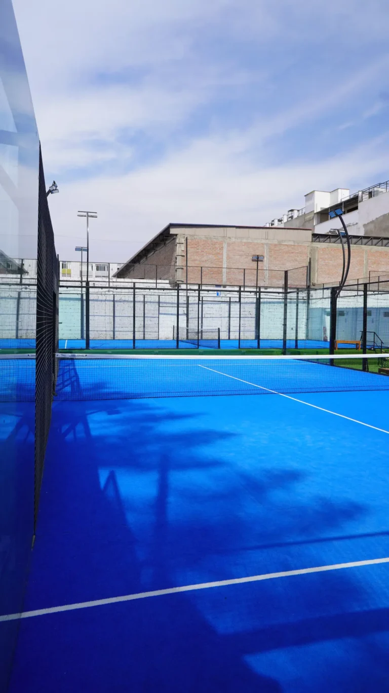 Padel ou tennis : ce qui change vraiment sur le court