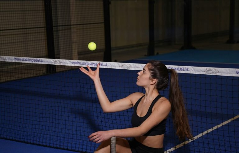 Pourquoi faut-il monter au filet au padel ?