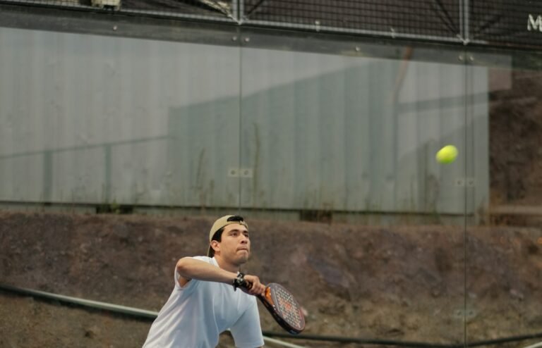 Peut-on jouer au padel quand on ne sait pas jouer au tennis ?